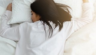 Подушка для сна от морщин на лице