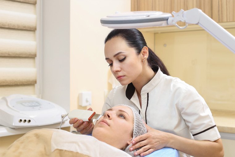 7 фактов об ультразвуковой чистке кожи лица, которые стоит знать перед выполнением процедуры