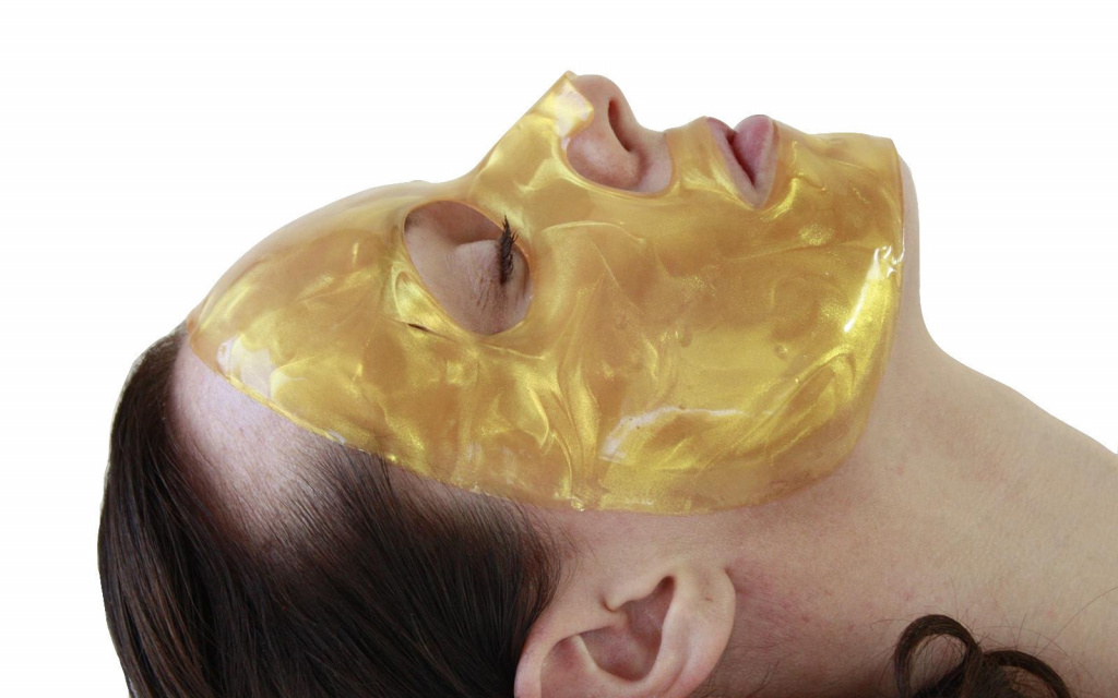 Hero_gold_mask_f6946ec8-ae97-4029-bc71-8a79b43940e6.jpg