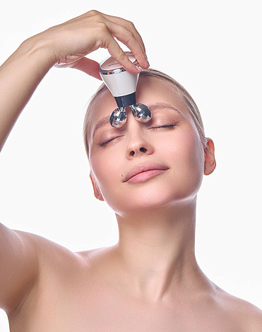 Роликовый массажер миостимулятор – микротоки для лица Biolift m101 Gezatone 17