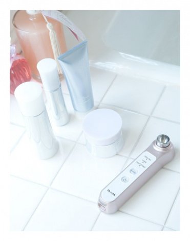 Прибор для ультразвуковой чистки и увлажнения кожи в домашних условиях Circle Peeling Pro, YA-MAN 9